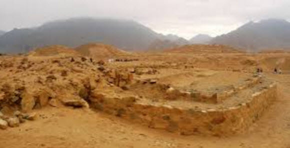 Ruinas de la antigua civilización Caral en Perú