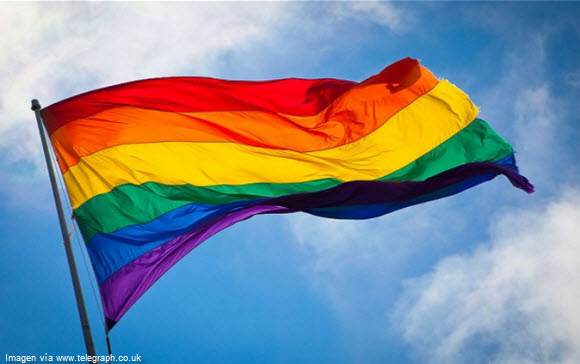Bandera símbolo del orgullo gay en el post sobre Fertur, como agencia de viajes gay friendly en Perú.