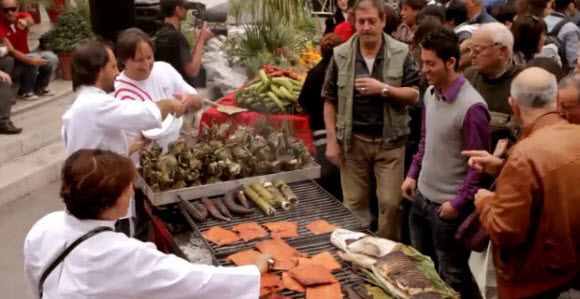 Talentosos cocineros peruanos durante una escena del vídeo Loreto Italia Marca Perú
