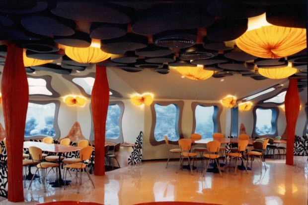Restaurante y bar submarino de Israel en el Mar Rojo a 5 metros de profundidad