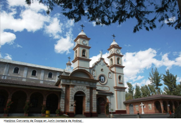 Exteriores del histórico Convento de Ocopa en el departamento de Junín de Perú