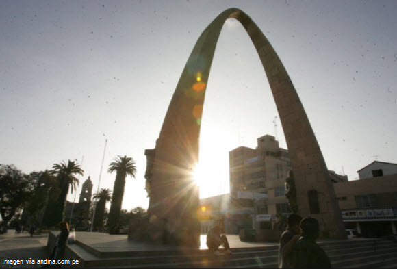 Imágenes del Arco Parabólica de Tacna, la Ciudad Heróica