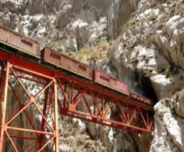 Puente El Infiernillo en la ruta del Tren de Lima a Huancayo