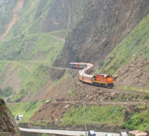 Zigzag de Viso en la ruta tren Lima Huancayo