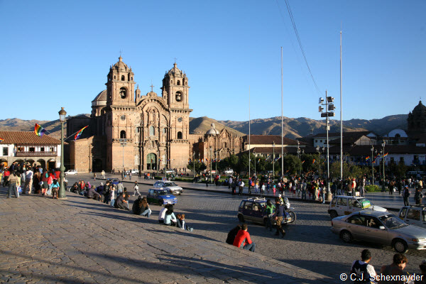 Foto de la ciudad de Cusco, se ve la catedral y plaza de armas