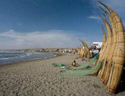 Caballitos de Totora en las playas de Huanchaco Piura Perú