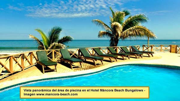 Amplia piscina con vista al Océano Pacífico - Hotel Máncora Beach Bungalows en Piura