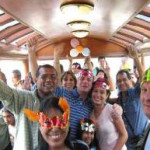 Animado coche turístico del tren Lima Huancayo Lima del Ferrocarril Central Andino