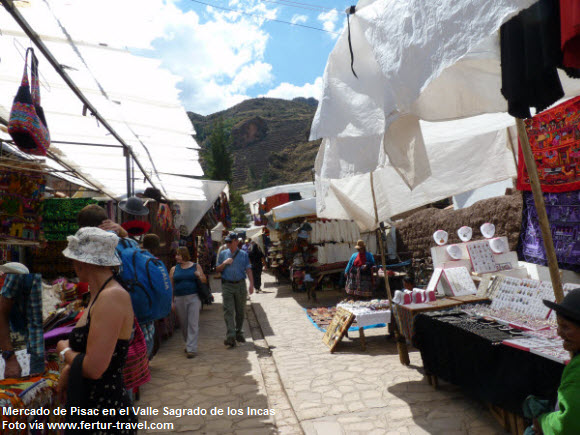 Imagen del Mercado de Pisac en el Valle Sagrado de los Incas en Cusco