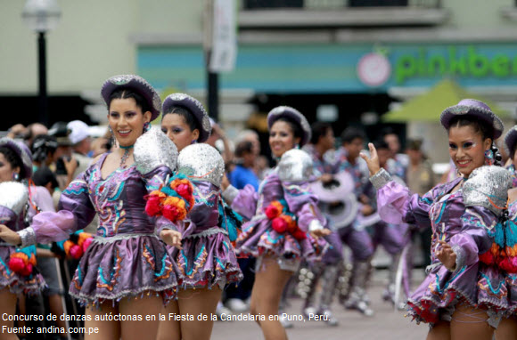 Foto de chicas danzando bailes autóctonos en la Festividad de la Candelaria en Puno, Perú