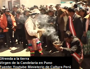 Foto de la ofrenda a la tierra durante la Fiesta de la Candelaria en Puno, Perú
