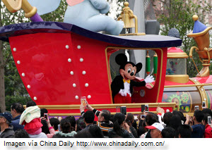 Gran Corso de Mickey Mouse en el Disney de Shanghai China