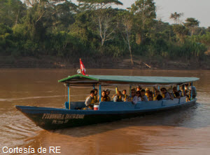 Traslados en bote por el río hasta llegar al Posada Amazonas Lodge