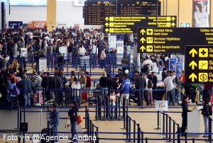 Foto de viajeros en el Aeropuerto Jorge Chávez de Lima