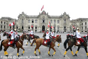 Relevo de la Guardia Montada en la Casa de Gobierno de Perú