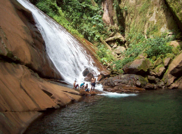 Catarata El Velo de la Novia en Aguaytia - Ucayali Perú Foto panorámica de la Catarata el Velo de la Novia en Aguaytia