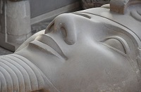 Estatua del Faraón Egipcio Ramsés II: Imagen de Nadine Doerle vía Pixabay.